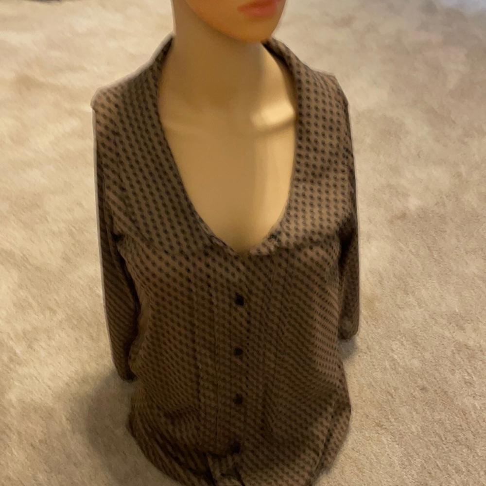 Robins Nest Maternity lightweight and airy Size M. Three quarter length sleeves
